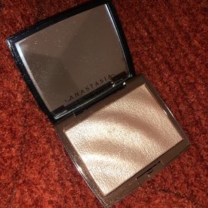 Anastasia Amrezy Highlighter ✨